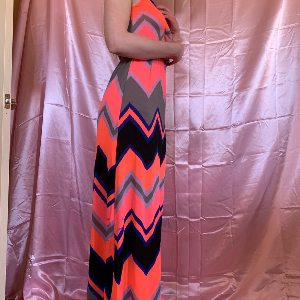 Maxi - Picture 2 of 3